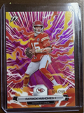 2025 Topps Resurgence Patrick Mahomes ll Magenta Surge /299 Refractor - Chiefs